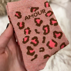 Chaussettes Amour motif léopard – rose
